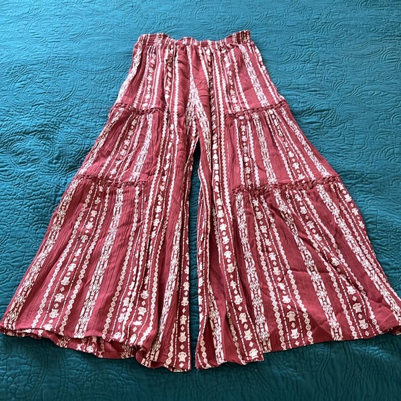 Full, wide leg pants - Picture 2 of 5